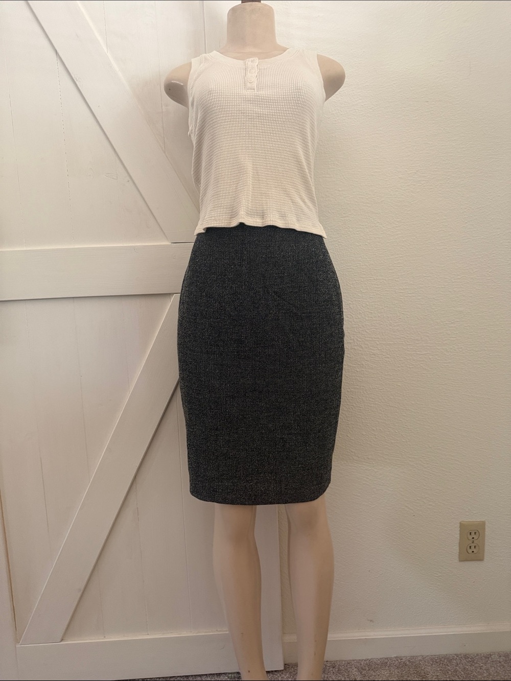 Charcoal Gray Pencil Skirt - Sleek Work-to-Weekend 100%Wool 4